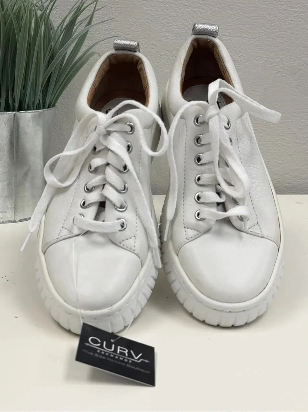 Söfft White Parkyn Leather Comfort Platform Sneakers - Size 7